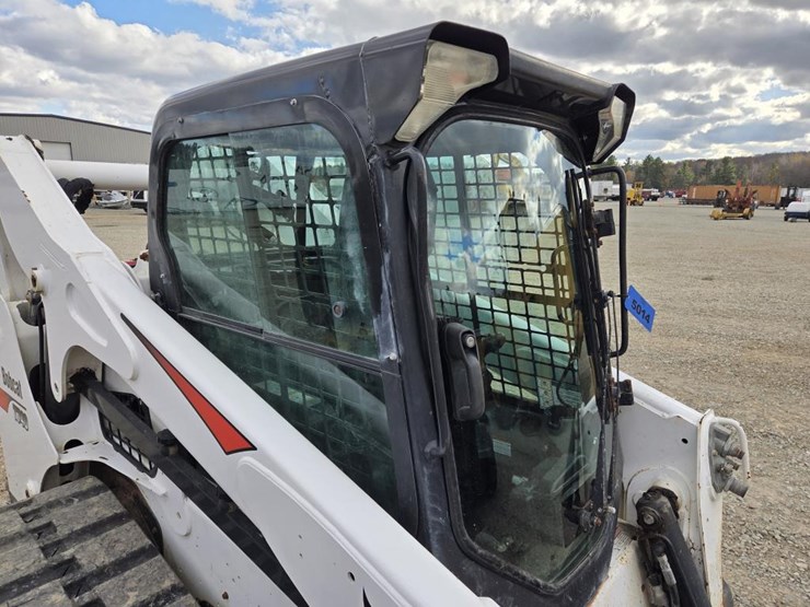 2019-bobcat-t740-image-32