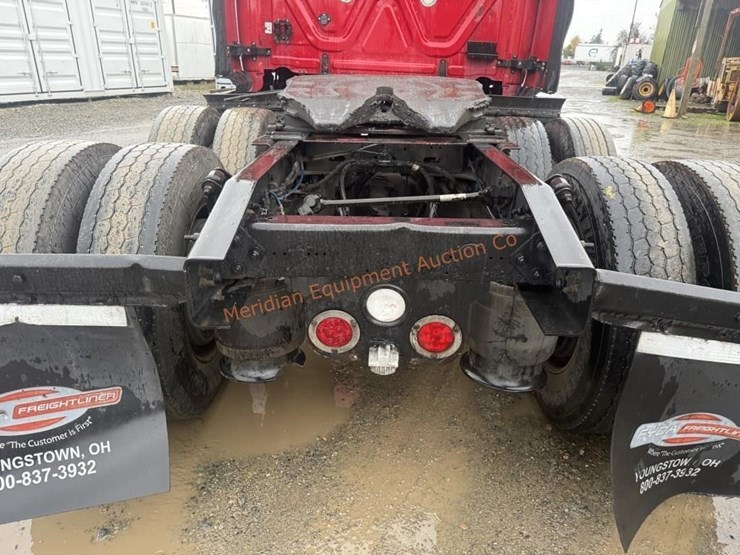 2015-freightliner-cascadia-113-image-12