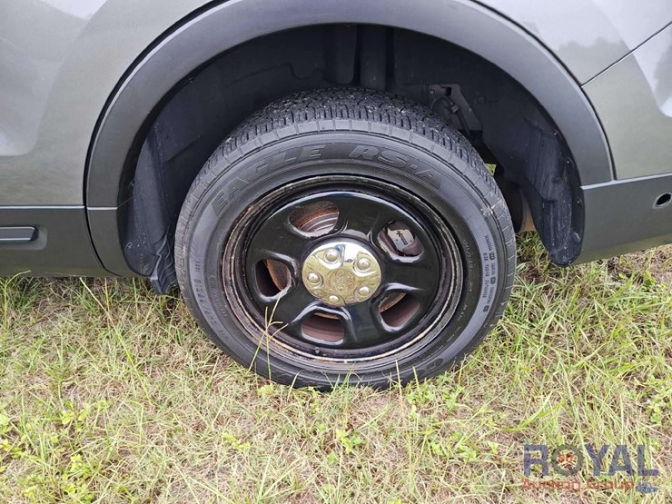 2016-ford-explorer-image-32