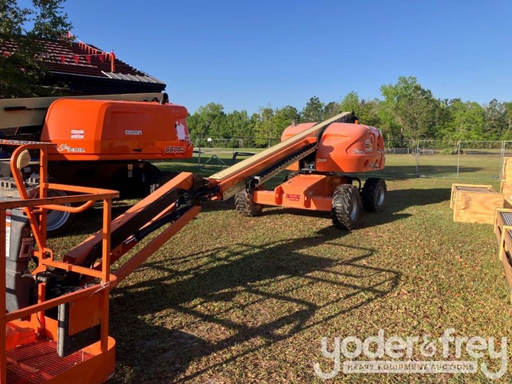 2008-jlg-460sj-image-1