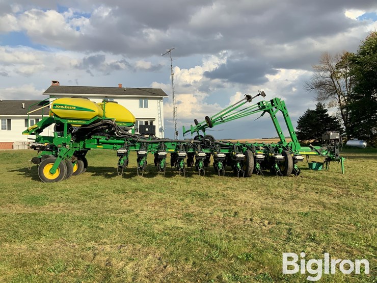 2010-john-deere-1770-image-4