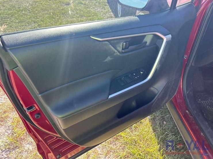 2023-toyota-rav4-image-16