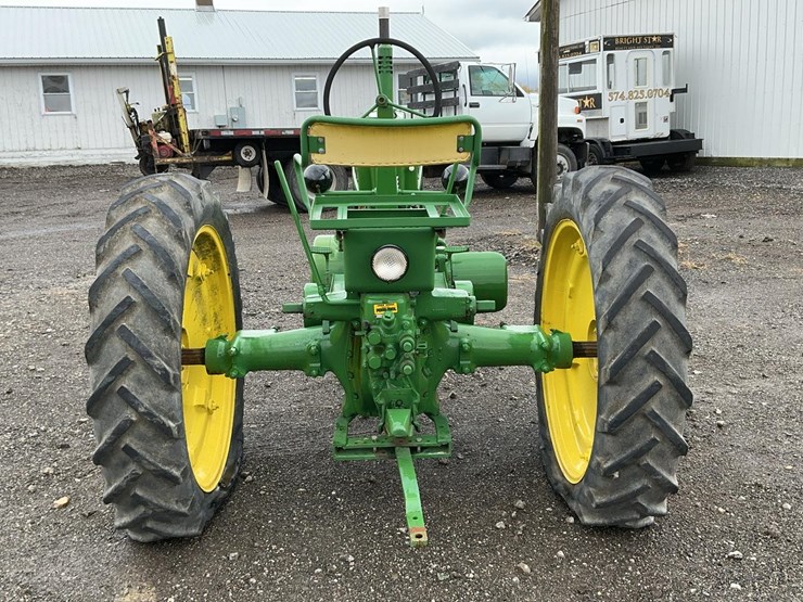 john-deere-b-image-4