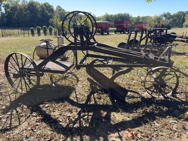 pull-type-road-grader,-steel-wheels-image-4