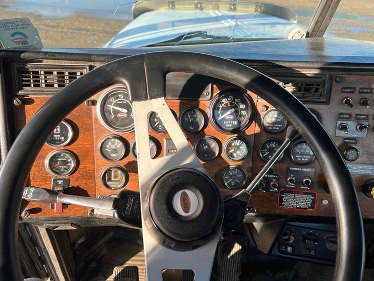 1996-peterbilt-378-image-28