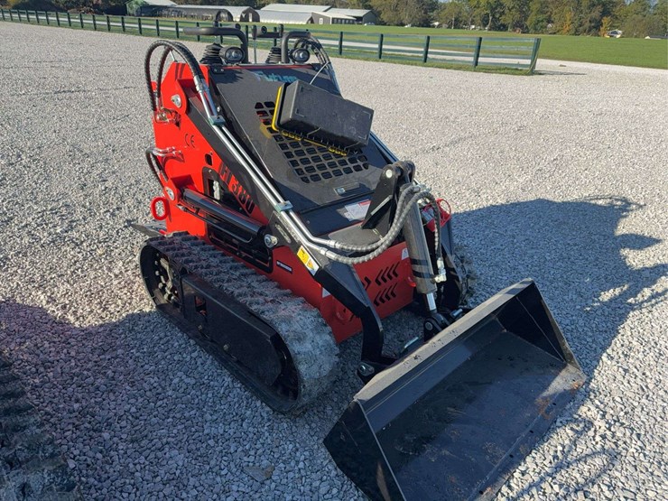 future-ft380r-skid-steer-loader---23hp,-660lbs-operating-load,-0.15m³-bucket-image-3