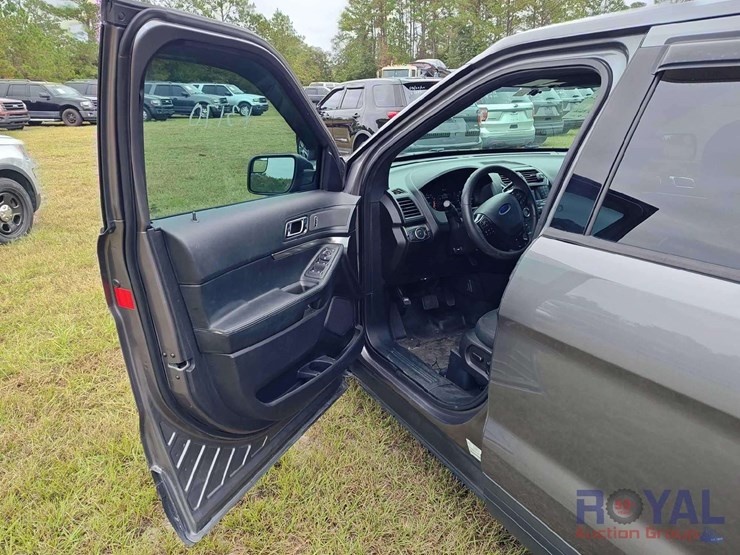 2017-ford-explorer-image-34