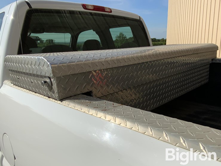 2004-chevrolet-silverado-image-19