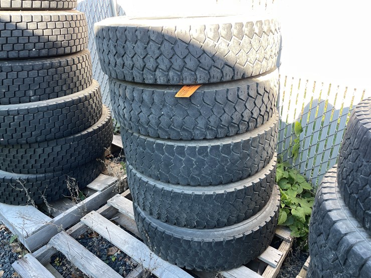 #5702-•-(5)-goodyear-g622-rsd19.5-tires-image-3