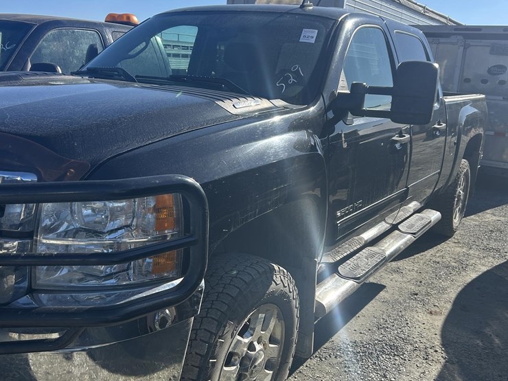 2014-chevrolet-silverado-2500hd-lt-image-3