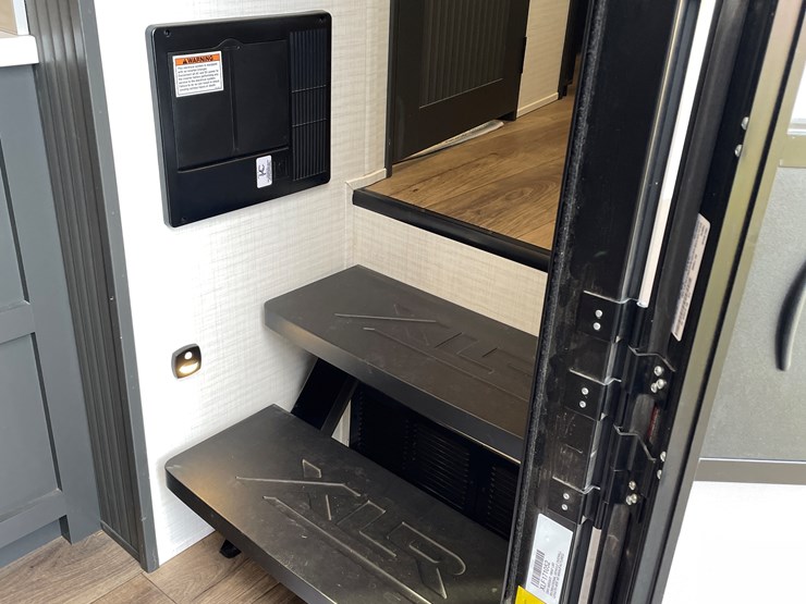 #4502-•-2025-forest-river-xlr-nitro-lux-toy-hauler-(wi-title)-image-58