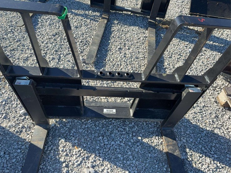 kivel-48”-4200lbs-pallet-forks-image-3