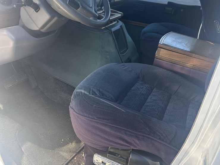 2005-dodge-ram-van-image-7