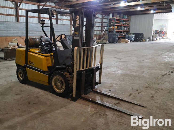 yale-glp060tgnuae087-industrial-forklift-image-3