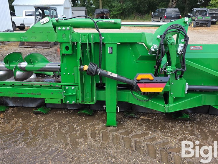 2023-john-deere-c12f-image-11