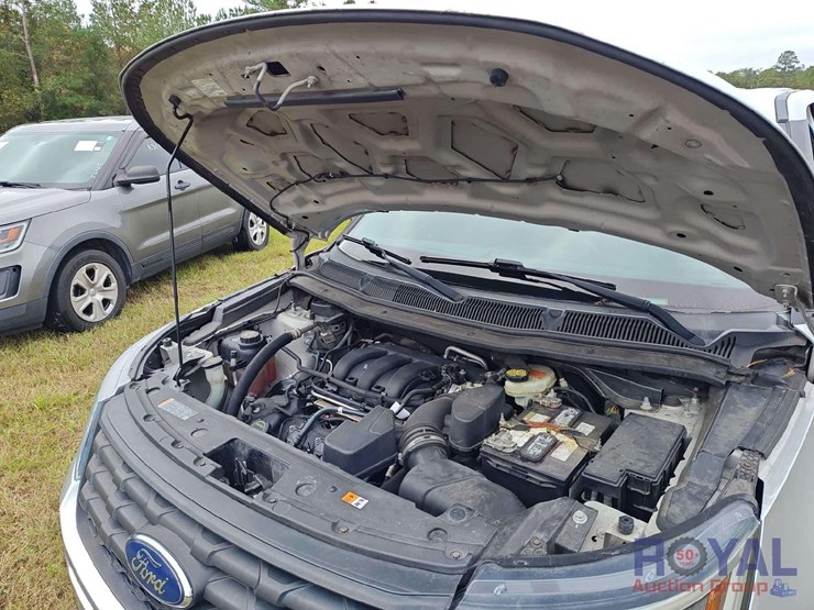 2016-ford-explorer-image-41