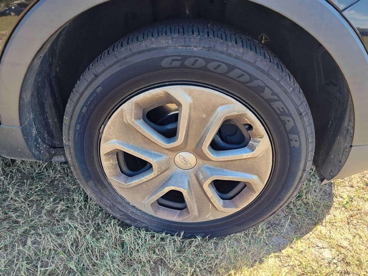 2016-ford-explorer-image-30