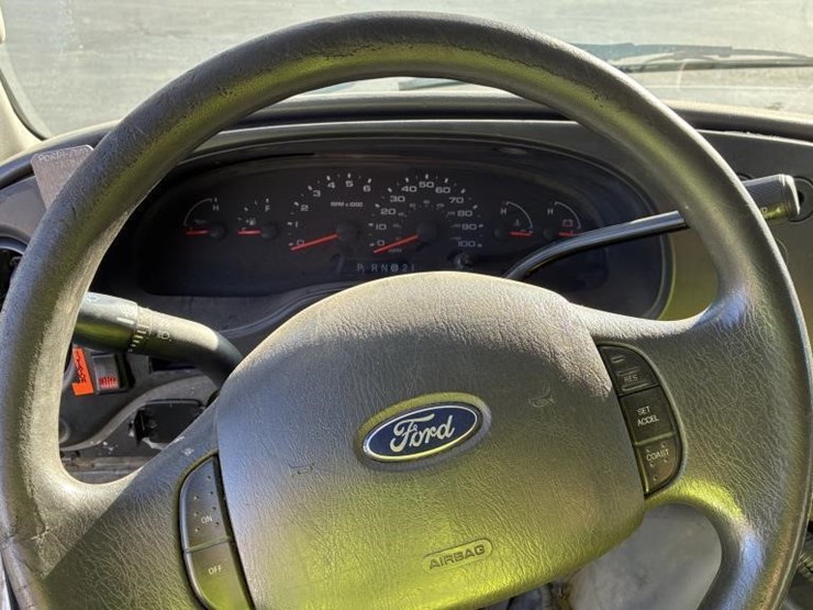 2008-ford-e350-image-17