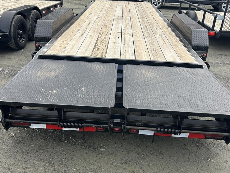 2022-titan-trailer-image-6