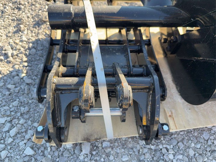 future-qty-(8)-excavator-attachment-image-3