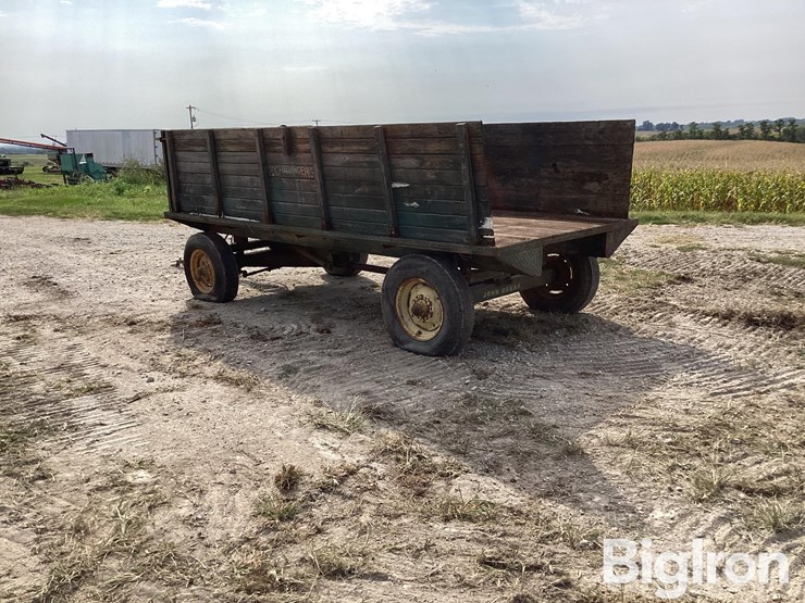 challenger-hoist-wagon-w/john-deere-running-gear-image-7