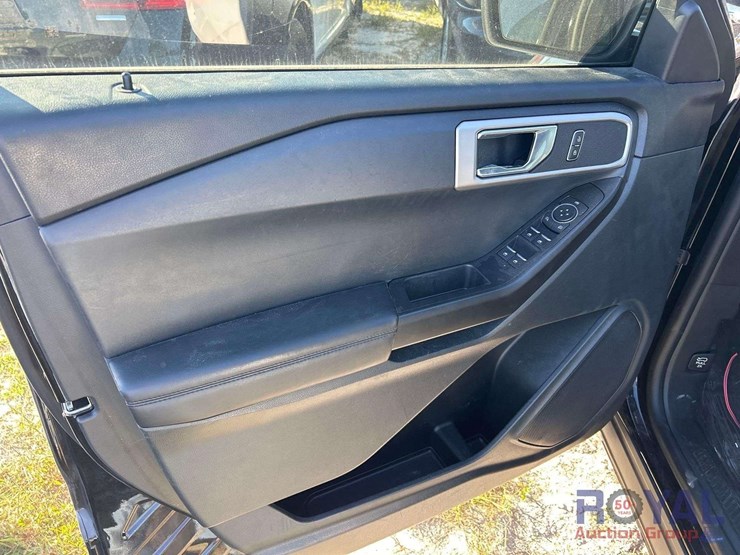 2022-ford-explorer-image-12