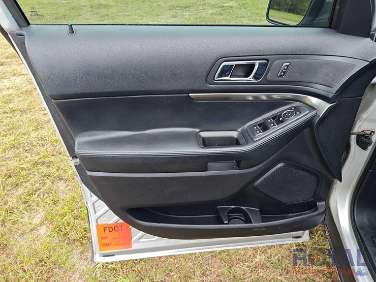 2016-ford-explorer-image-34