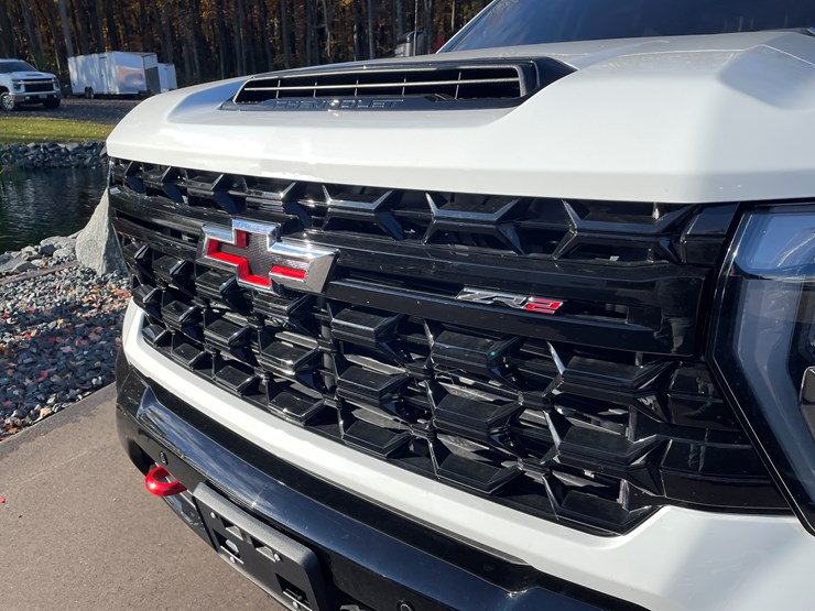 2025-chevrolet-silverado-image-12