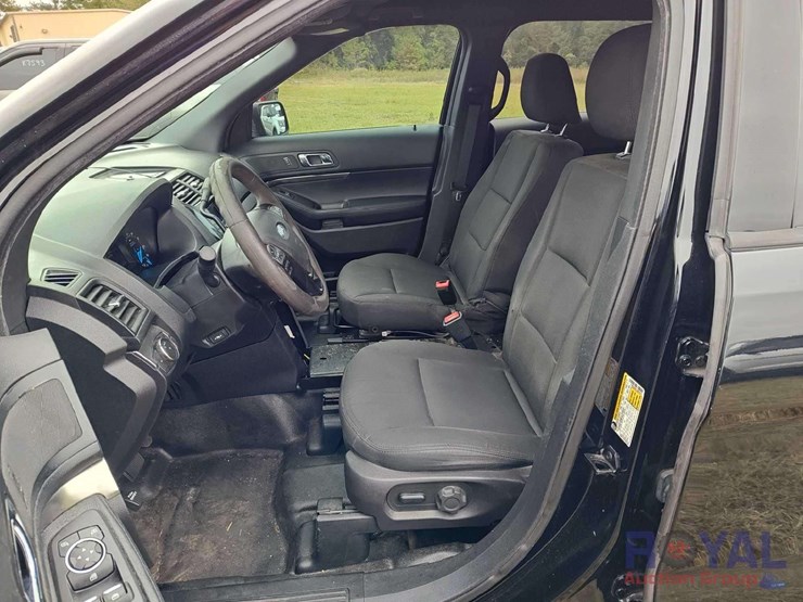 2018-ford-explorer-image-8