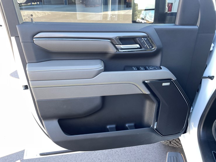 2025-chevrolet-silverado-image-56