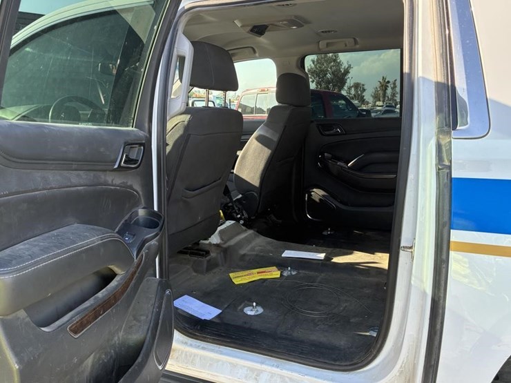 2019-chevrolet-suburban-image-16