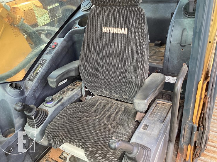 2021-hyundai-hx220l-image-15