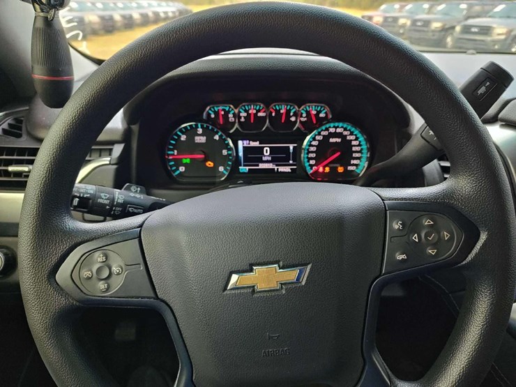 2018-chevrolet-tahoe-image-17