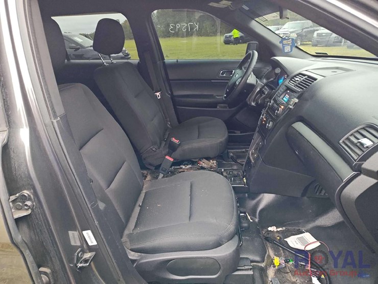 2016-ford-explorer-image-22