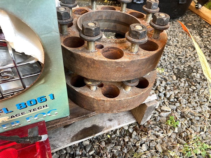 #5721-•-assorted-automotive-related-items-image-4