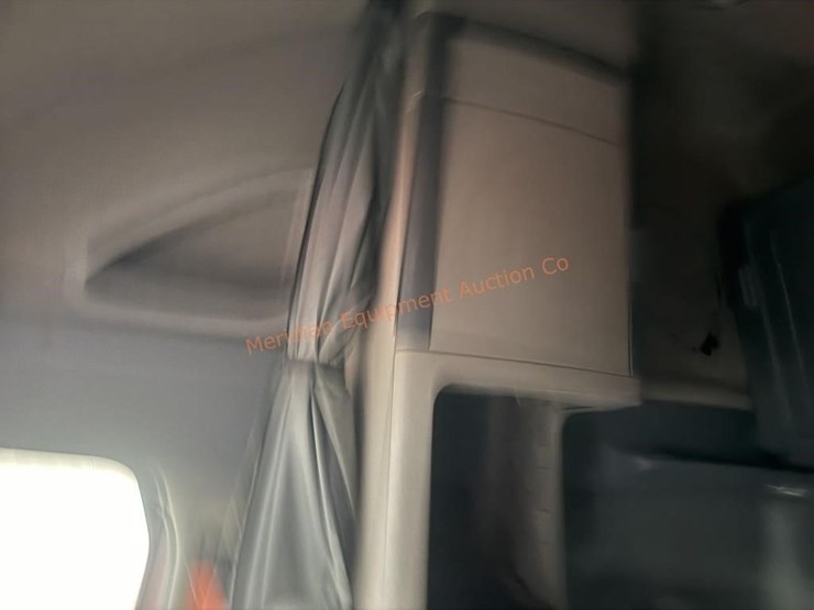 2015-freightliner-cascadia-113-image-41