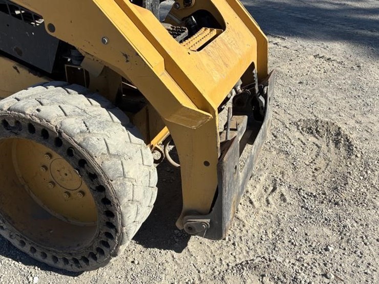 2020-caterpillar-246d3-image-6