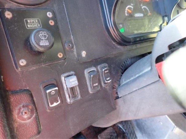 2015-freightliner-mt55-image-17