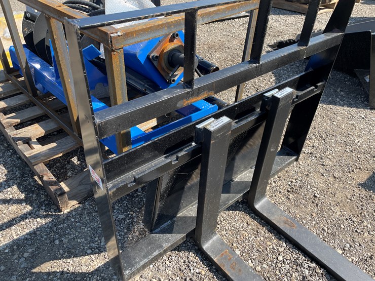 #14054-•-kivel-mini-skid-steer-pallet-forks-(shed)-image-3