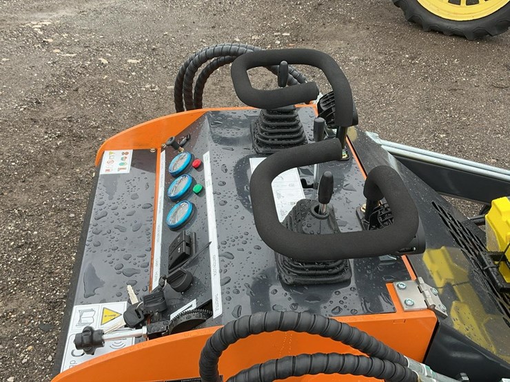 #1004-•-unused-landhero-t460-mini-skid-steer-loader-image-19
