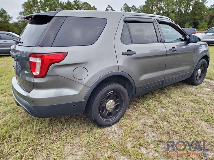 2016-ford-explorer-image-3