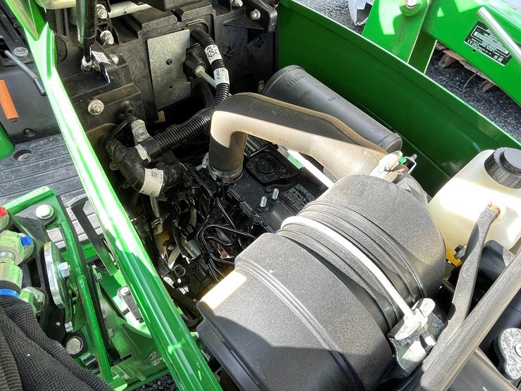 2024-john-deere-1025r-image-45