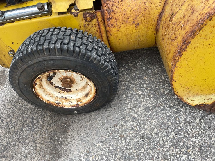 #14035-•-(2)-bolens-24"-snow-blower-(o4)-image-31