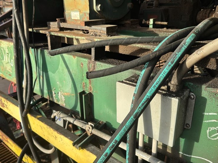 #116-•-debarker-frame-with-hyd.-unit-and-gearboxes-image-11