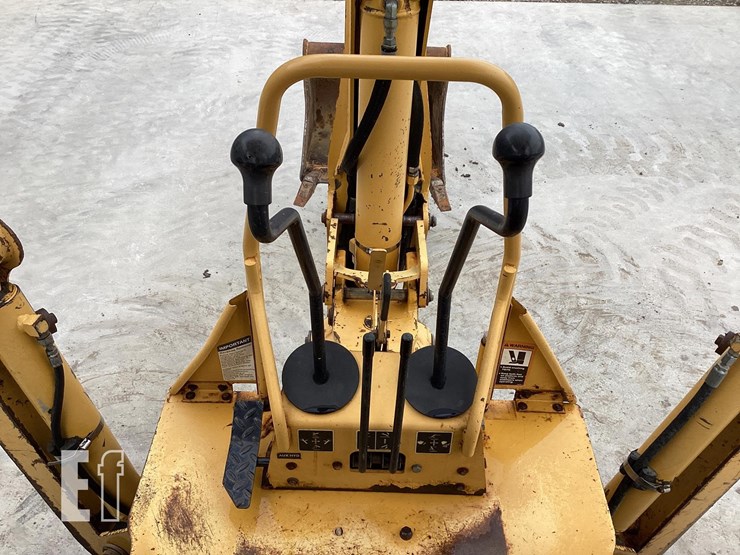 2011-deere-110-image-19