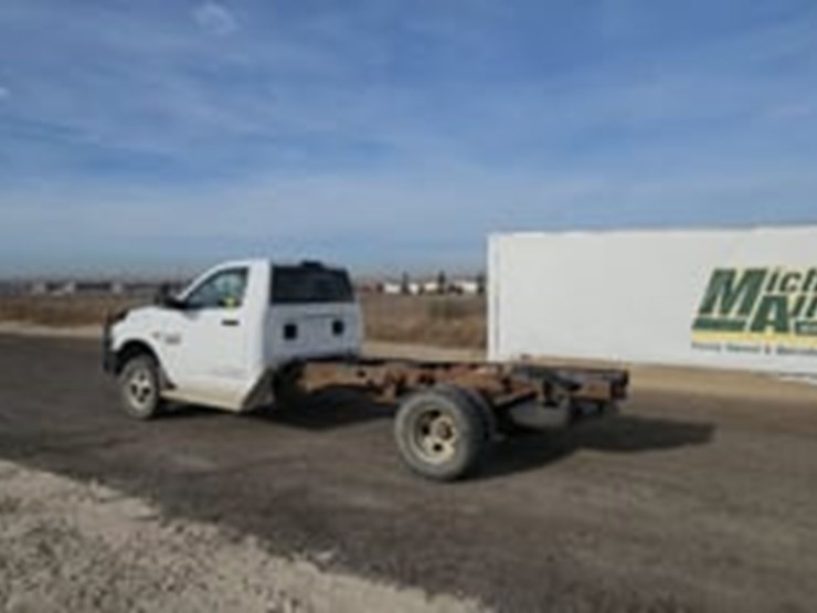 2017-ram-3500-4x4-s/a-cab-&-chassis-image-5