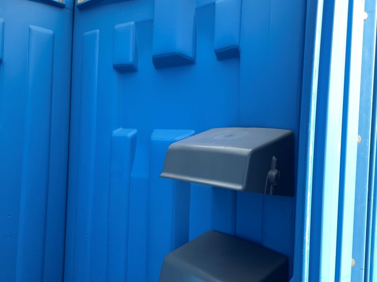 #5664-•-satellite-ind.-inc.-porta-potty-image-5