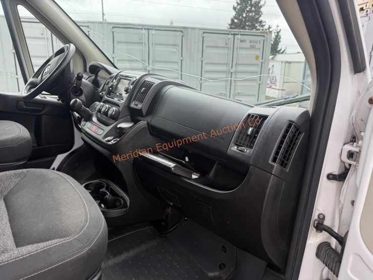 2015-dodge-ram-2500-image-30