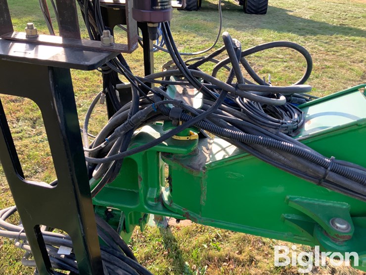 2010-john-deere-1770-image-16