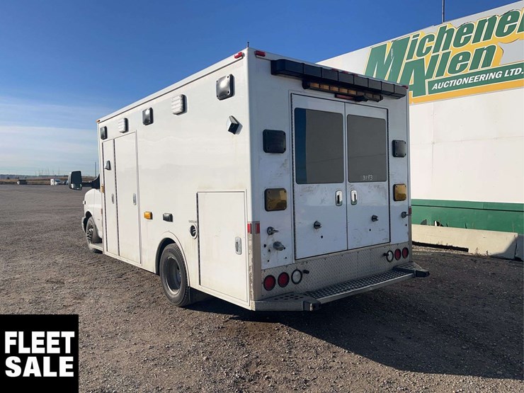 2018-chevrolet-express-s/a-ambulance-image-3